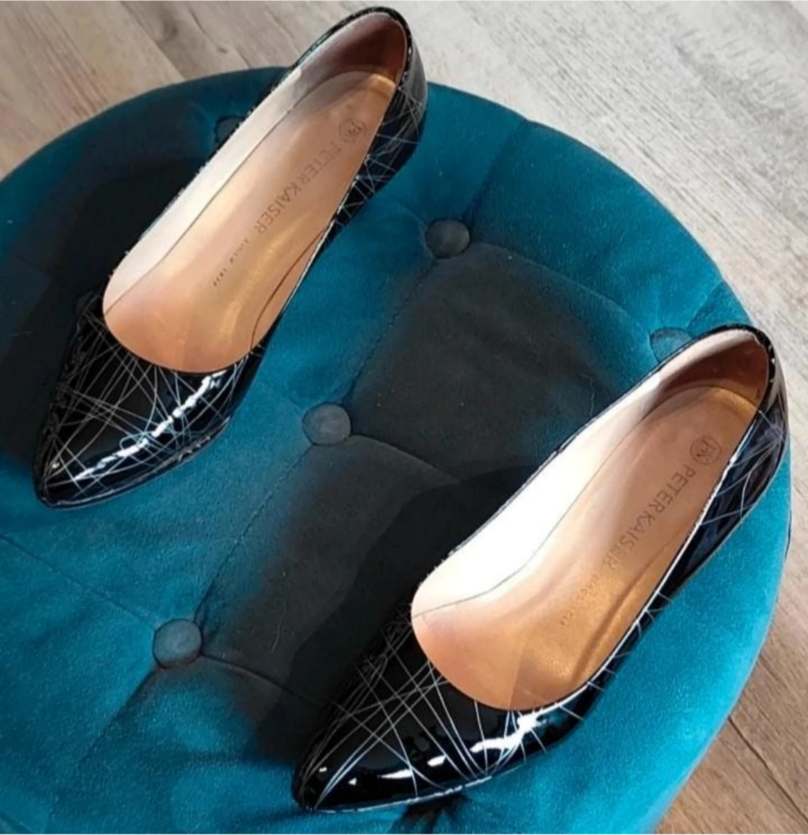 Klassieke zwarte dames pumps met grafisch patroon Peter Kais – photo 3